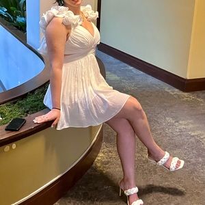NWOT Gorgeous White Dress ✨